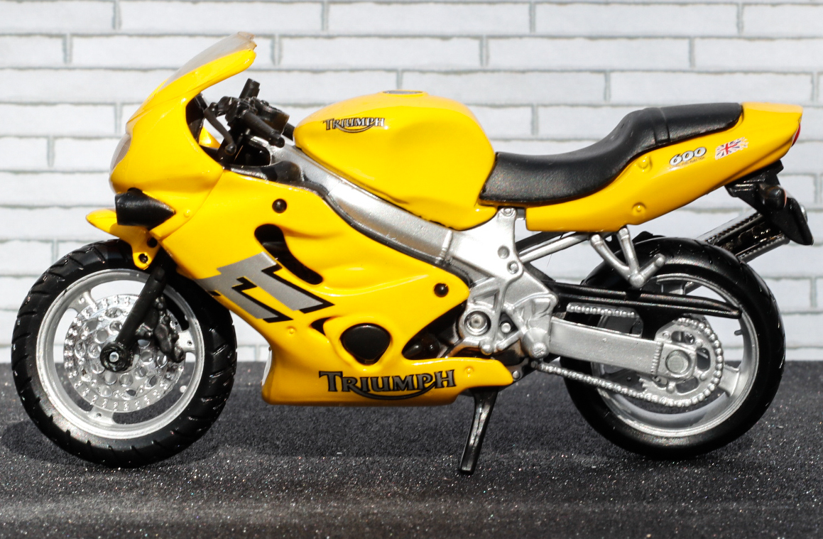 Maisto Triumph TT600